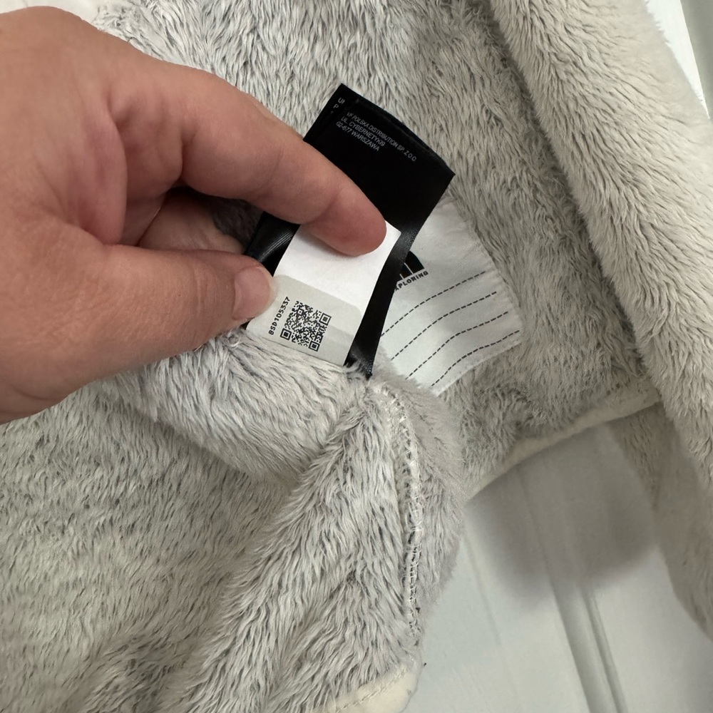 The North Face Cream and Gray Girls Puffer Jacket - Picture 7 of 10